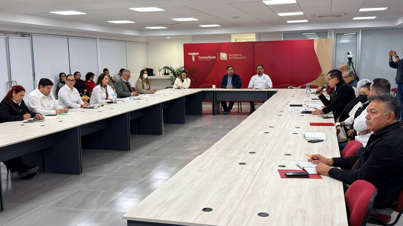 En las instalaciones de la Secretaría de Educación de Tamaulipas, el secretario de Educación, Miguel Ángel Valdez García, presidió la reunión de trabajo de la estrategia Tamaulipas Educa.